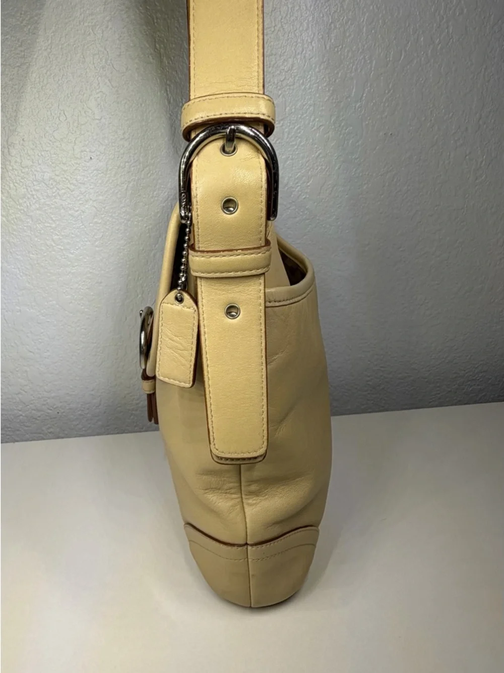 Vintage Coach Y2K Leather SoHo Shoulder Bag with Buckle Detail - Picture 8 of 15
